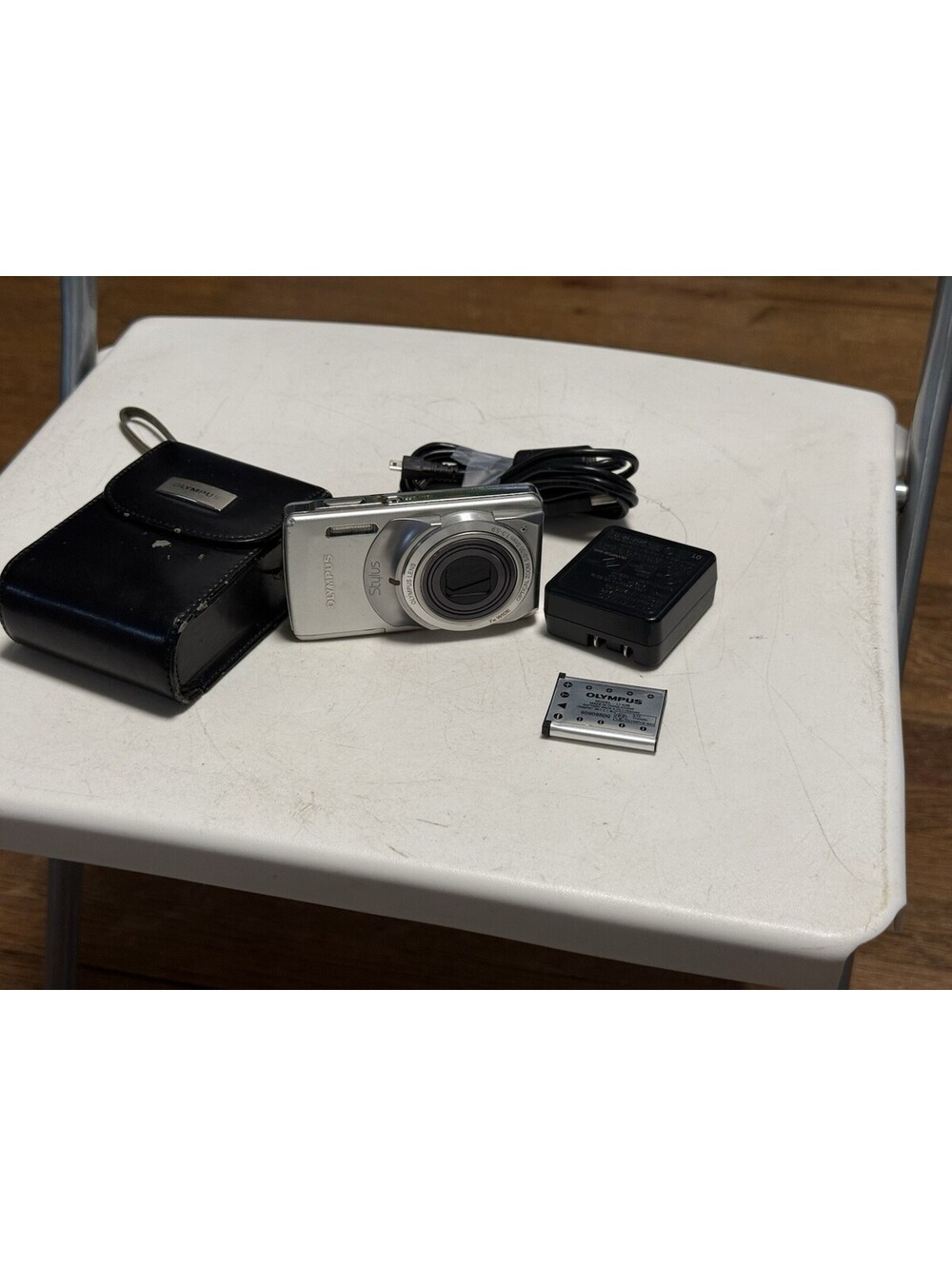 Olympus Stylus 7010 12.0MP Digital Camera - Silver , Working , Needs Battery